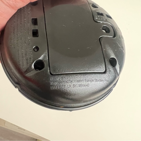 Simon Micro Series Electronic Game, Classic Simon Board Game in a Compact Size - Picture 7 of 8